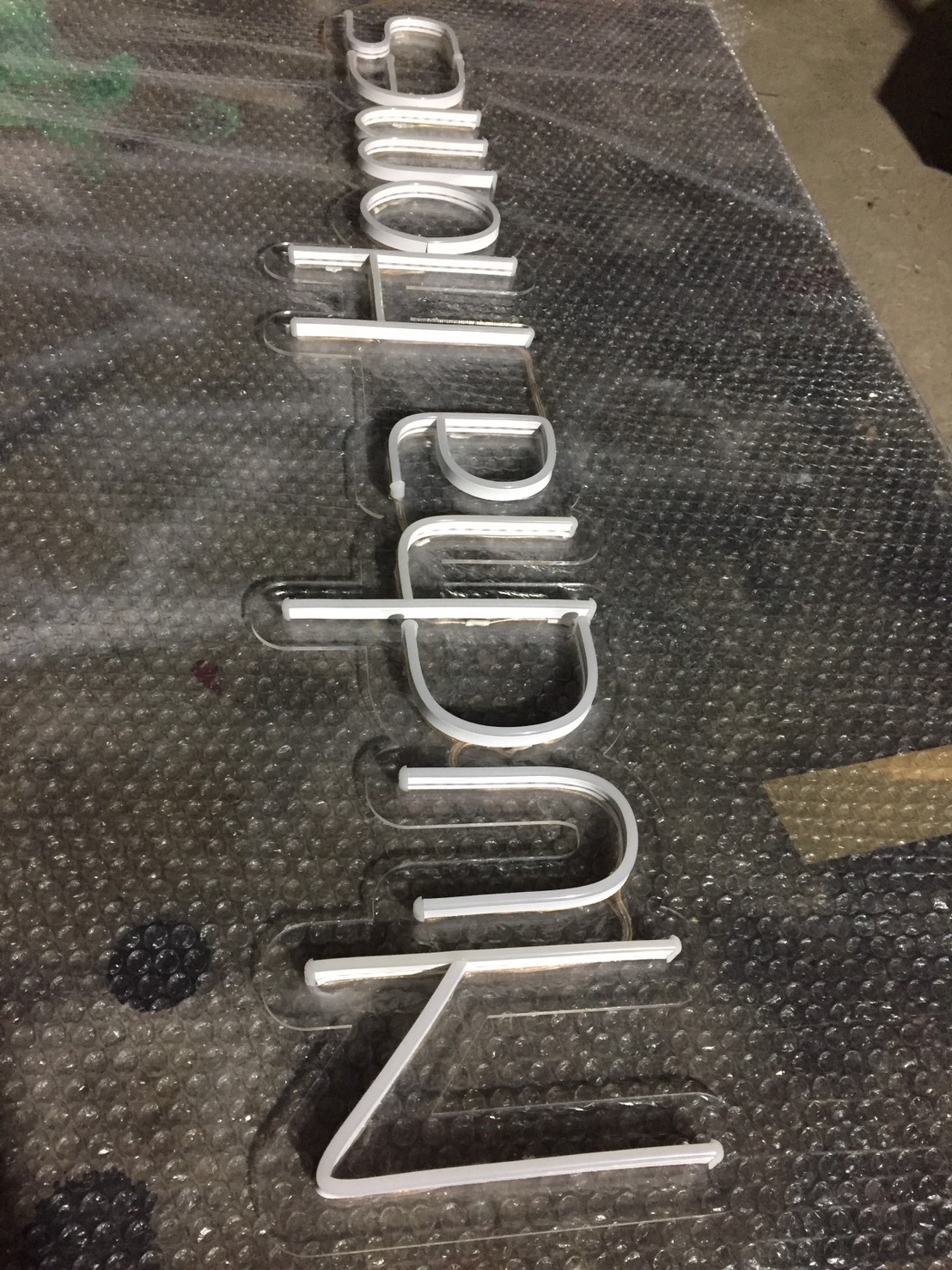 ไฟนีออน เฟค