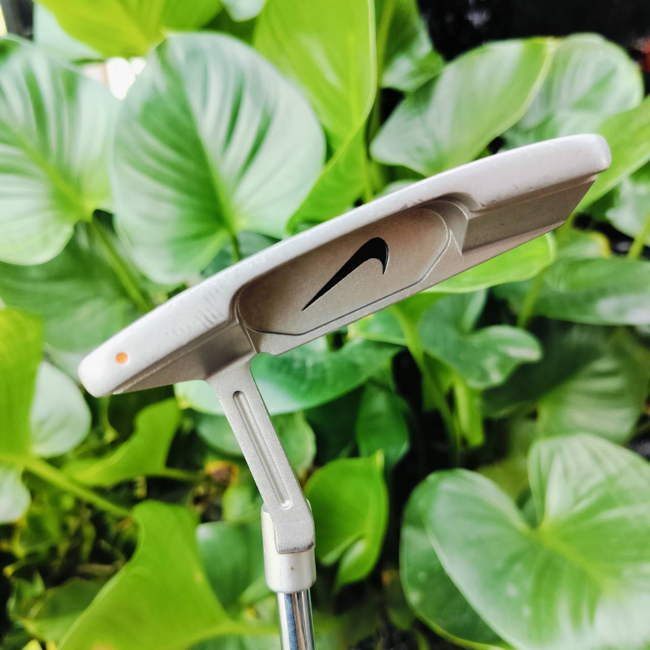*** ไม้กอล์ฟมือซ้าย *** PUTTER NIKE IGNITE 001 ความยาว 34 นิ้ว รุ่นนี้พัตต์นิ่งมาก รูปทรงออกแบบให้ฟอลดล่ทรูง่ายมาก ไม้กอล์ฟพรีเมี่ยมญี่ปุ่นมือสอง ของแท้ By NakaraLuxurious