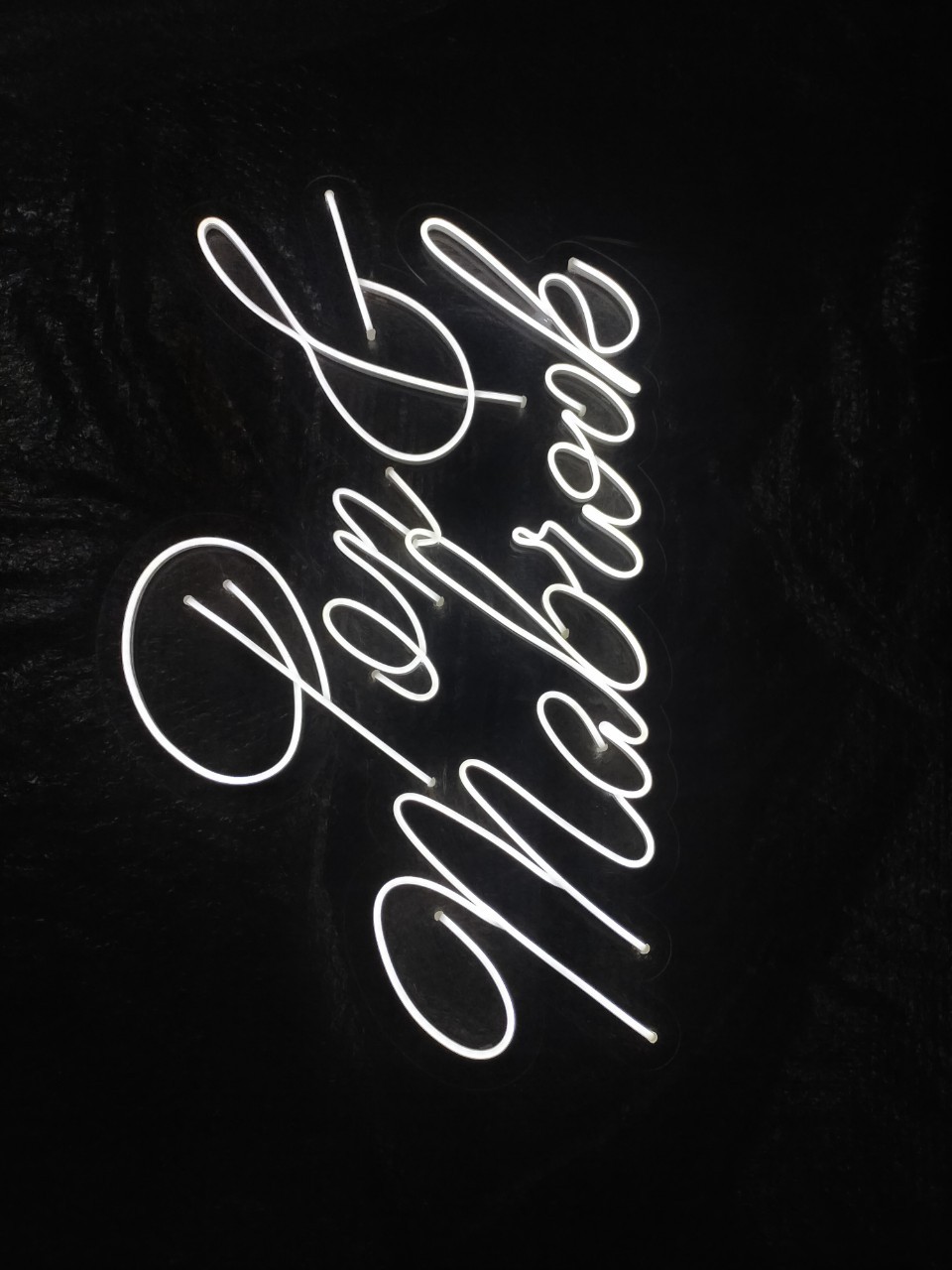 ไฟนีออน เฟค