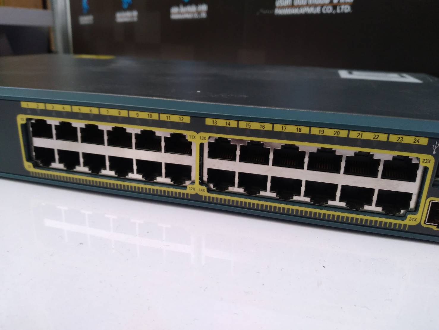 Cisco Catalyst 2960 WS-C2960S-24TS-L V02 24-Port Gigabit Switch