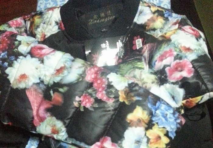 เสื้อกันหนาว ด้านหน้าเป็นกระดุม มีกระเป๋า2ข้าง งานป้าย สีตามแบบ