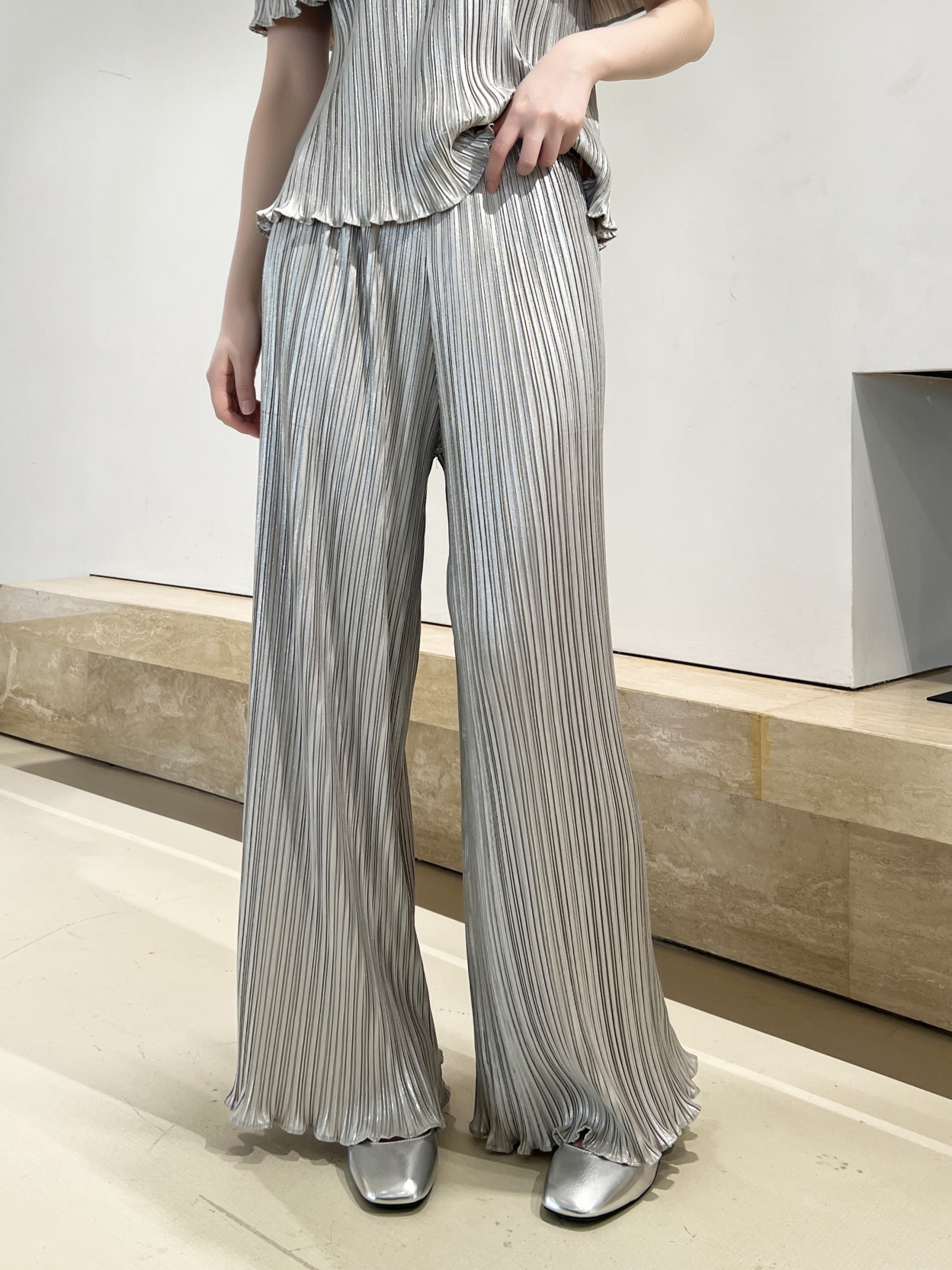 ปรับราคาลง20%!! ยาว 38.5นิ้ว! 2MUAY รุ่น GJO10106-9 กางเกงพลีทคุณภาพ STRAIGHT LEG METALLIC PLEATED PANTS 4สี FREE SIZE