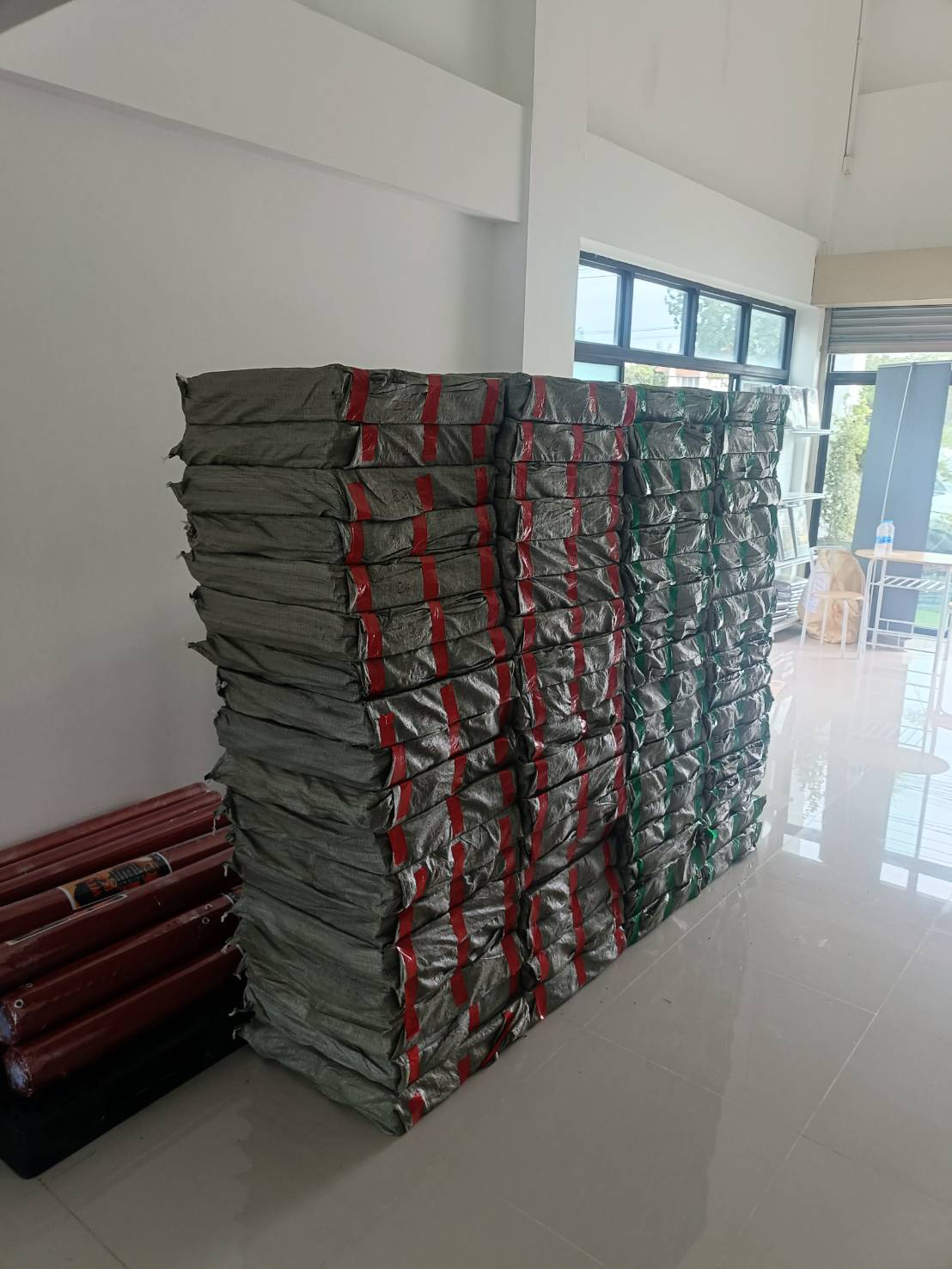 แผ่นยาง EPDM ราคาต่อ1ตร.ม. 4แผ่น แผ่นยางสังเคราะห์ ,แผ่นปูกันกระแทก,แผ่นปูพื้นสนามเด็กเล่น, พื้นยางEPDM ,ปูสนามเด็กเล่น,สนามกีฬา ห้องฟิตเนส พร้อมส่ง ราคาโรงงาน มีสีดำ เทา น้ำเงิน เหลือง แดง เขียว