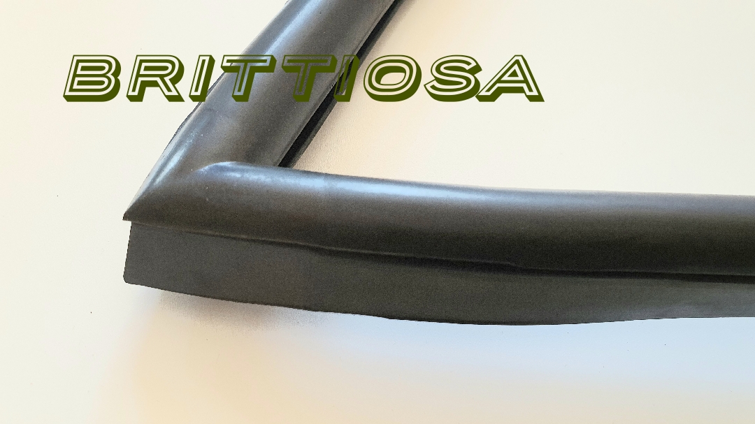 Takasivuikkunan tiiviste Morris Minor saloon, oikea =50e