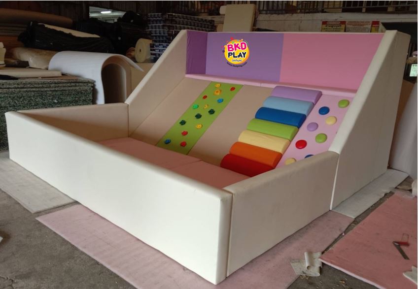 บ้านบอลเด็กปีนป่ายนุ่มนิ่ม แถมลูกบอล 4,000 ลูก, แถมลูกบอล2300ลูก, บ้านบอลโครงไม้บุฟองน้ำหนังนุ่มนิ่ม หนัง soft play, indoor playground ของเล่นเสริมพัฒนาการ รับสั่งทำ บ่อบอล ห้องบอล ตามขนาด softplay, indoor playground kidszone ,สวนสนุกในร่ม ,รับสั่งทำบ่อบอ