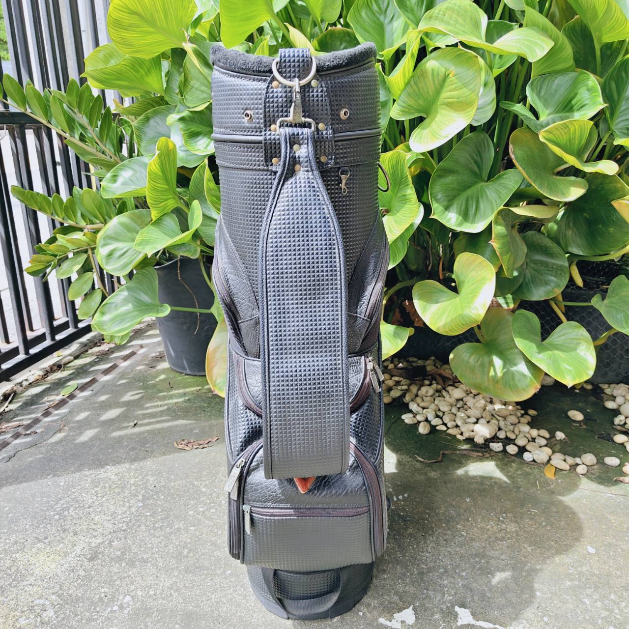 ** มีตำหนิ ** ถุงกอล์ฟ Callaway มือสอง ภายในบุกำมะหยี่อย่างดี วัสดุดี สายสะพายดี