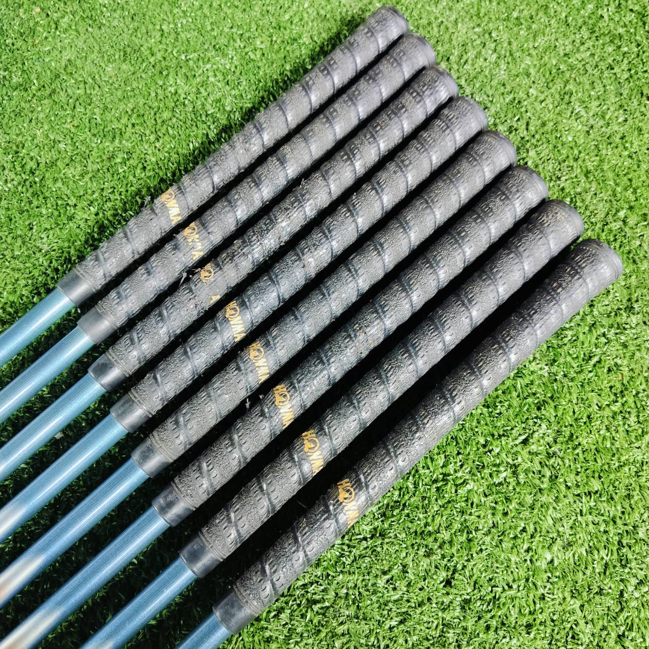 ชุดเหล็ก HONMA Twin Marks Feather & Feather ในตำนาน มีสองเหรียญที่เป็นเอกลักษณ์ เป็นซีรี่พรีเมี่ยมของ HONMA ก้าน DORIC TITANIUM *1 ดาว* ไม้กอล์ฟพรีเมี่ยมญี่ปุ่นมือสอง ของแท้ By NakaraLuxurious