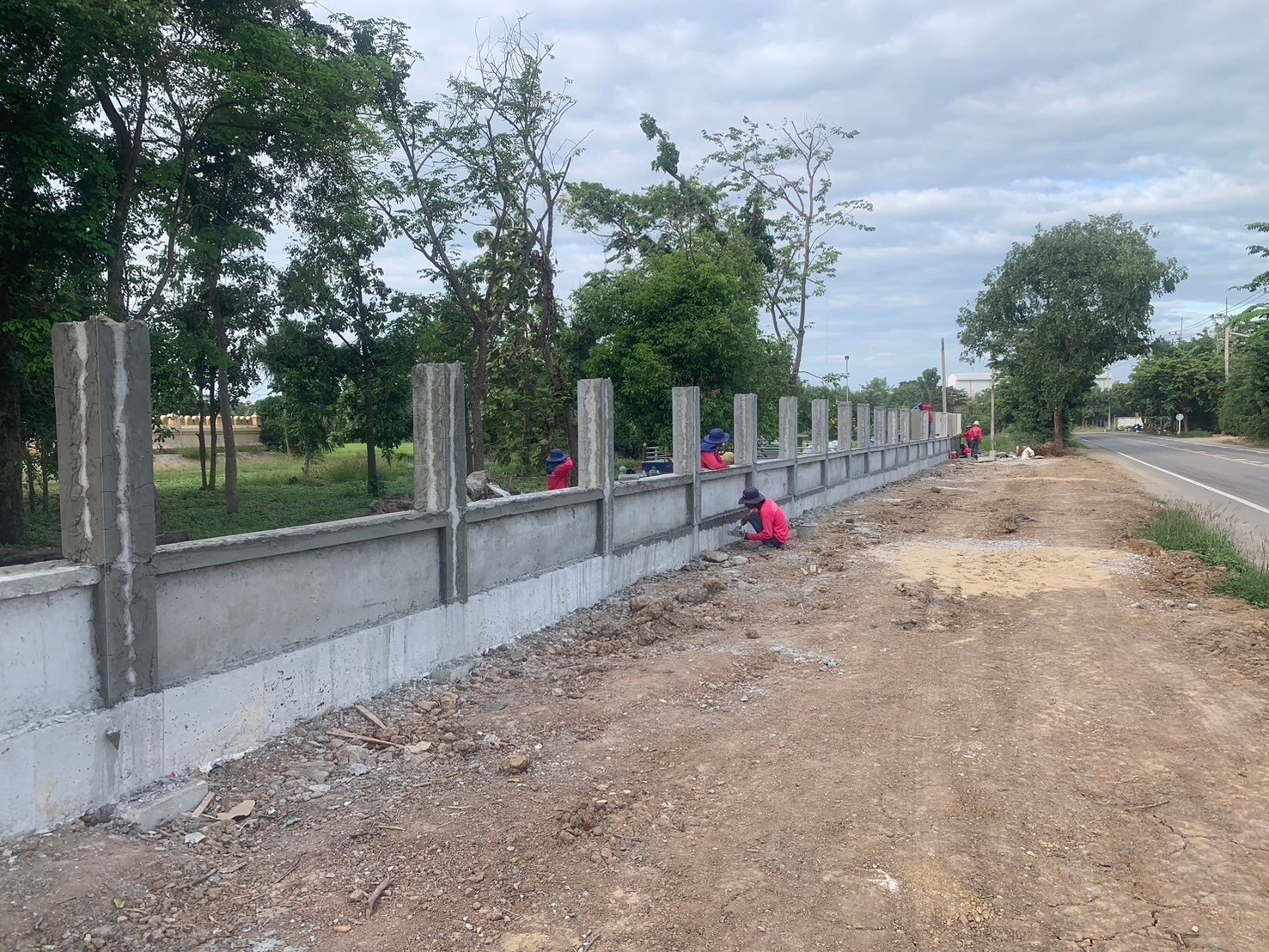 สร้างกำแพงวัดดงกะเชา จ.สุพรรณบุรี