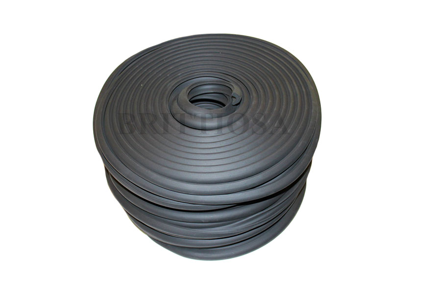 Solukumitiiviste, esim takaluukun tiivisteeksi, pohjan leveys 21mm, korkeus 23mm =11e