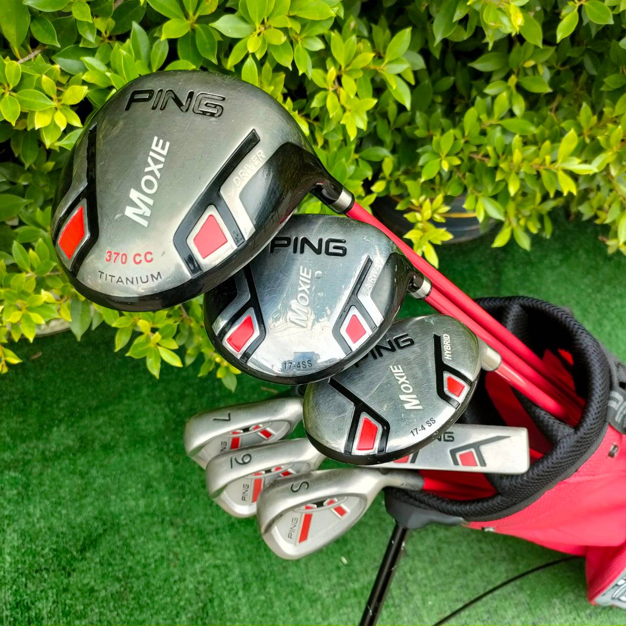 *ไม้กอล์ฟสำหรับเด็ก* KID SET PING MOXIE สุดยอดไม้กอล์ฟเด็ก ที่ใช้วัสดุ และเทคโนโลยีเดียวกับไม้ PING ของผู้ใหญ่ ตีดีมากๆ ตีง่ายและไกล!! ไม้กอล์ฟมือสอง ของแท้ BY NakaraLuxurious