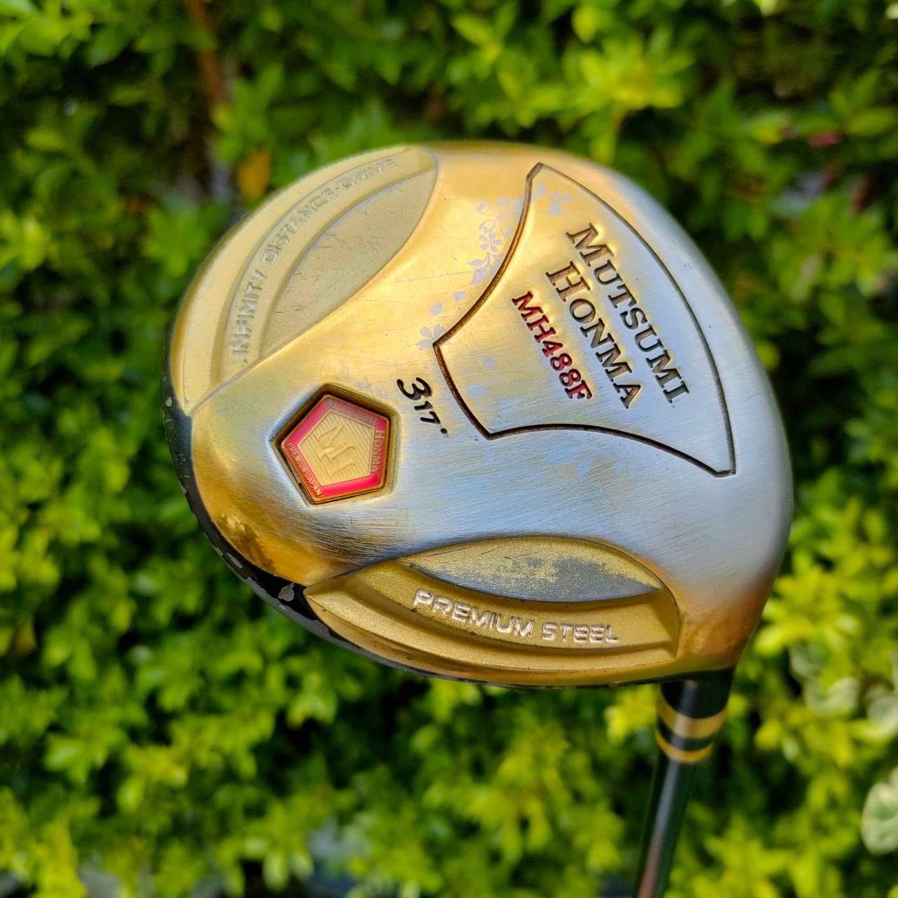 ** ไม้กอล์ฟสำหรับผู้หญิง ** FW3 HONMA MUTSUMI MH488F องศา 17 ก้าน MUTSUMI HONMA FLEX L เป็นวัสดุพรีเมี่ยมSTEEL หัวสีทอง *** มีรอยถลอกเยอะหน่อย แต่เช็คทั้งหมด ไม่เข้าเนื้อ ไม่แตกไม่บุ *** ไม้กอล์ฟมือสอง ของแท้ BY NakaraLuxurious