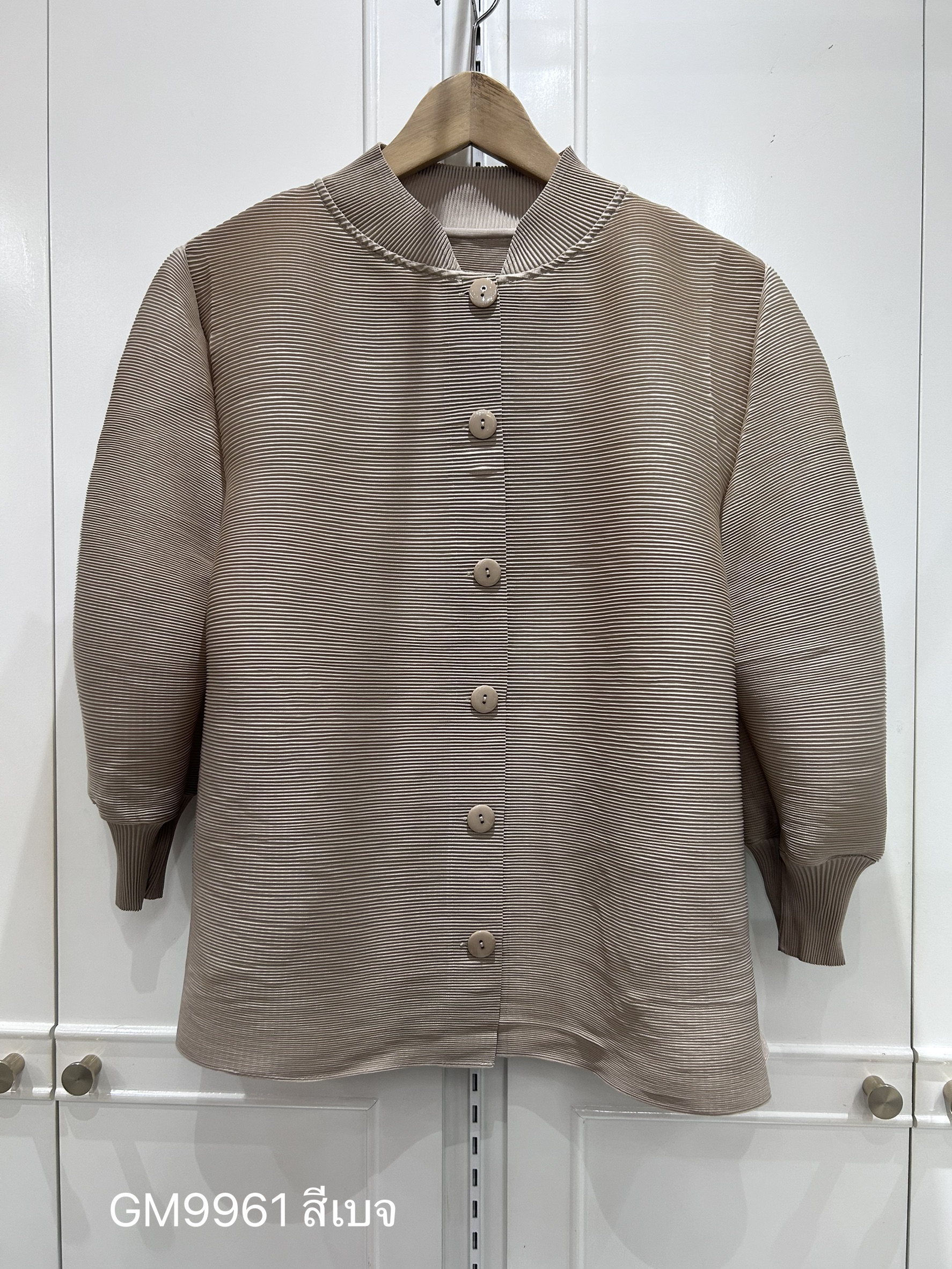 2MUAY GM9961 เสื้ออัดพลีทคอปกแมนดาริน กระดุมผ่าหน้า แขนจั๊ม MANDARIN CUFF SLEEVE PLEATED TOP 23 สี FREE SIZE