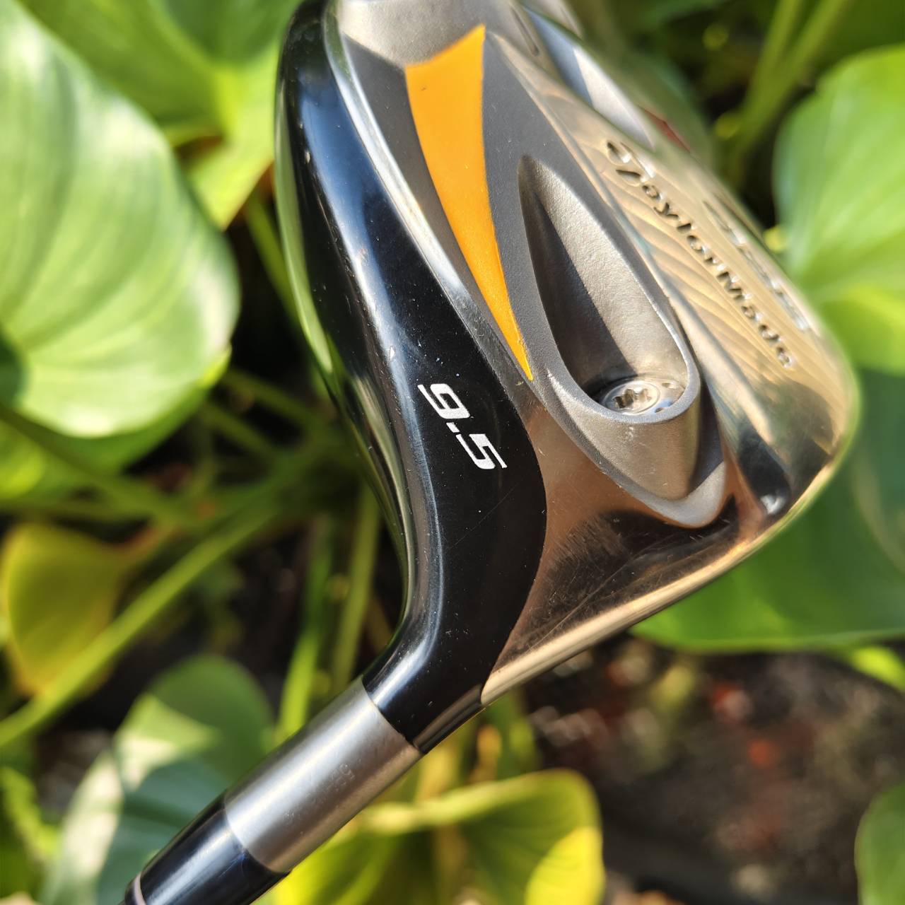 Driver TaylorMade r7 425 องศา 9.5 ออกแบบตามหลักอากาศพลศาสตร์เพื่อลดแรงต้านลม ช่วยให้เร่งสปีดหัวไม้