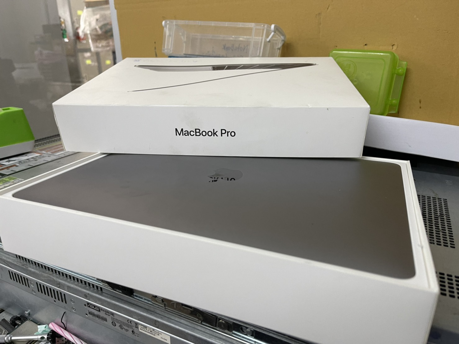 MacBook Pro (13-inch 2017 Two Thunderbolt 3 ports)