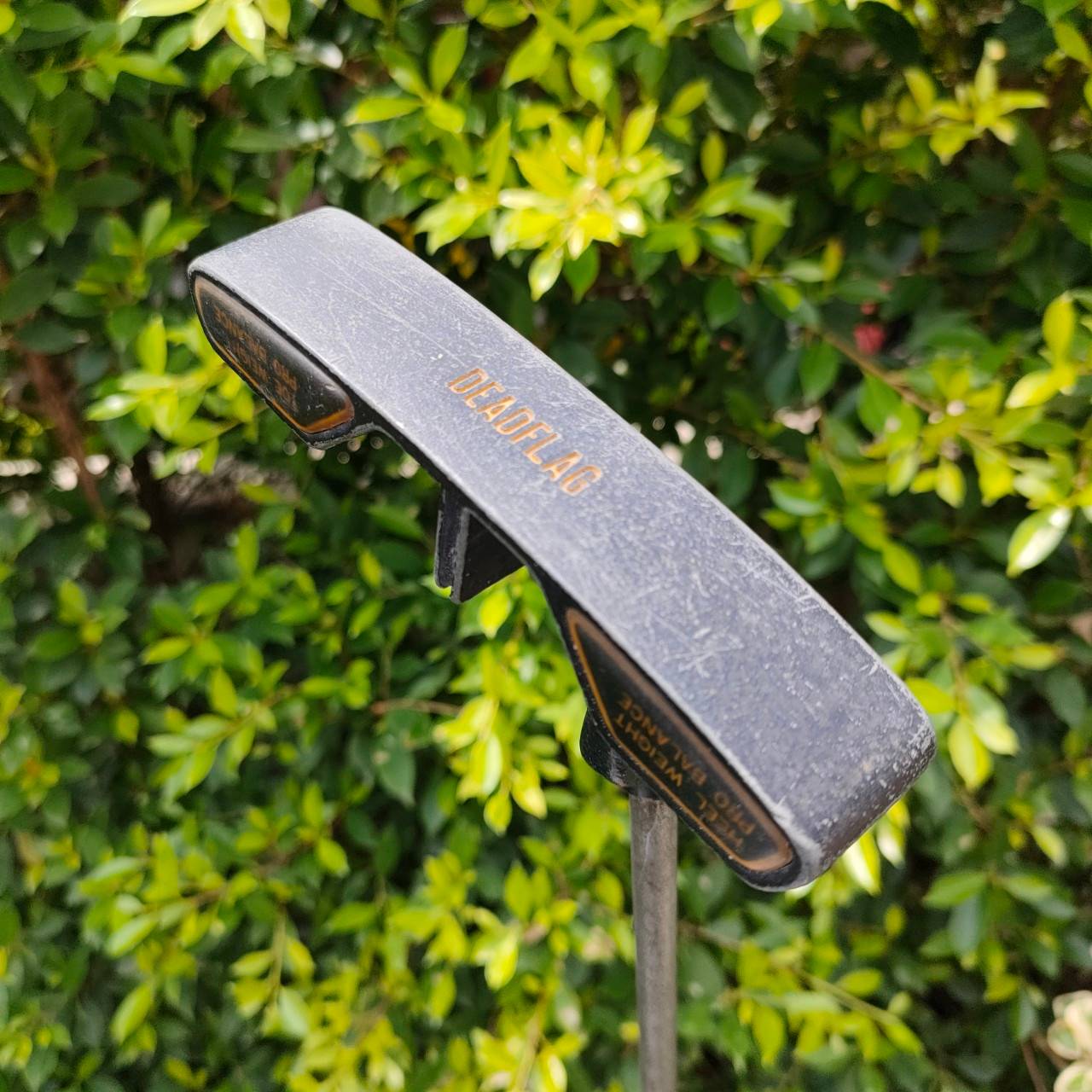 PUTTER DEADFLAG ความยาว 35 นิ้ว ถ่วงบล๊านซ์สองข้าง ศูนย์เล็งนูนขึ้นมาครับ