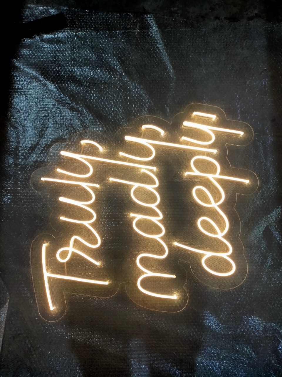 ไฟนีออน เฟค