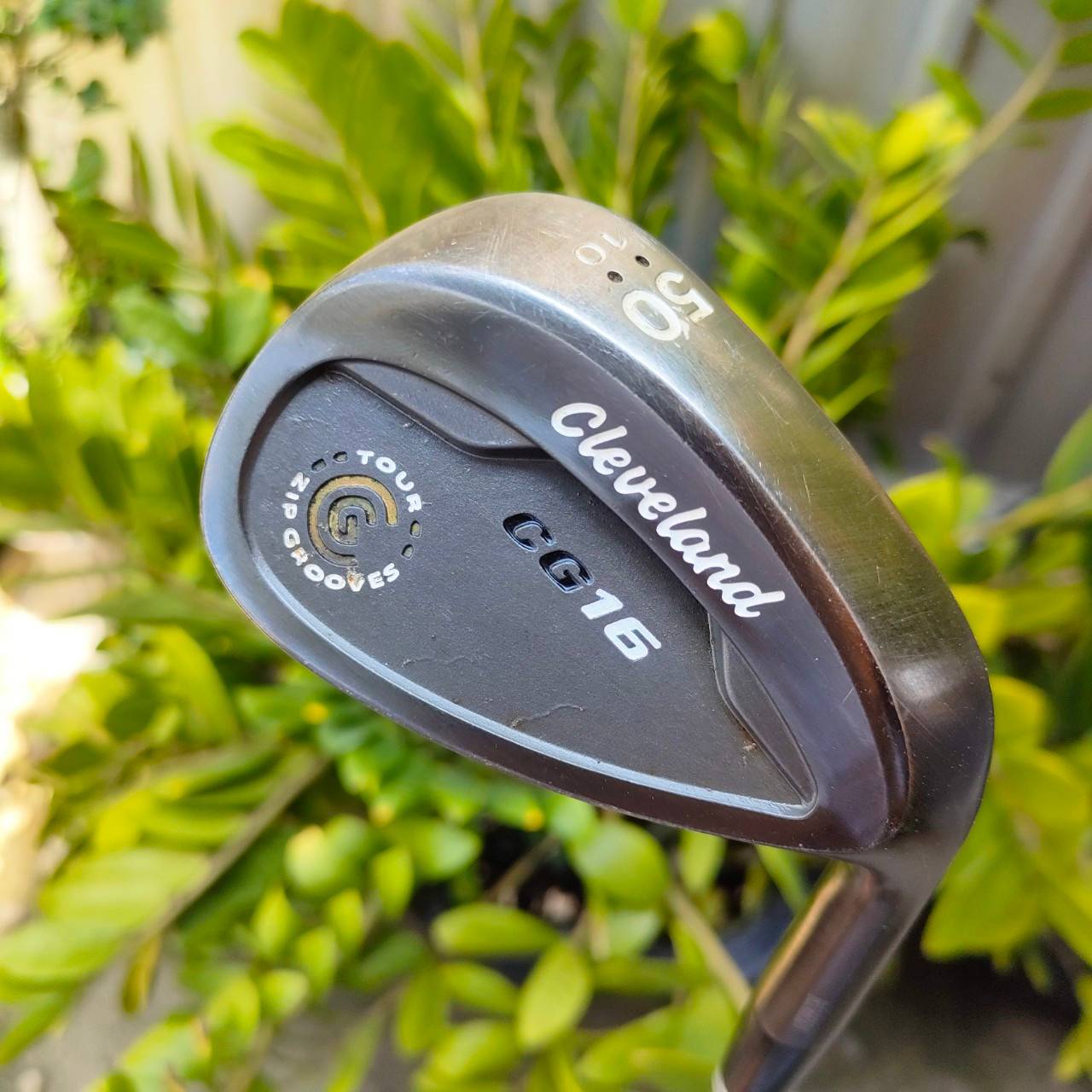 WEDGE CLEVELAND CG16 องศา 50 BOUNCE 10 ก้าน TRACTION FLEX WEDGE สภาพสวยมาก หน้าใบสวยๆเลยค่ะ ร่องเป็นซิป เป็นรูปสี่เหลี่ยม สปินมากๆ ตกหยุดๆถอยหลังแน่นอน ไม้กอล์ฟพรีเมี่ยมมือสอง ของแท้ By NakaraLuxurious