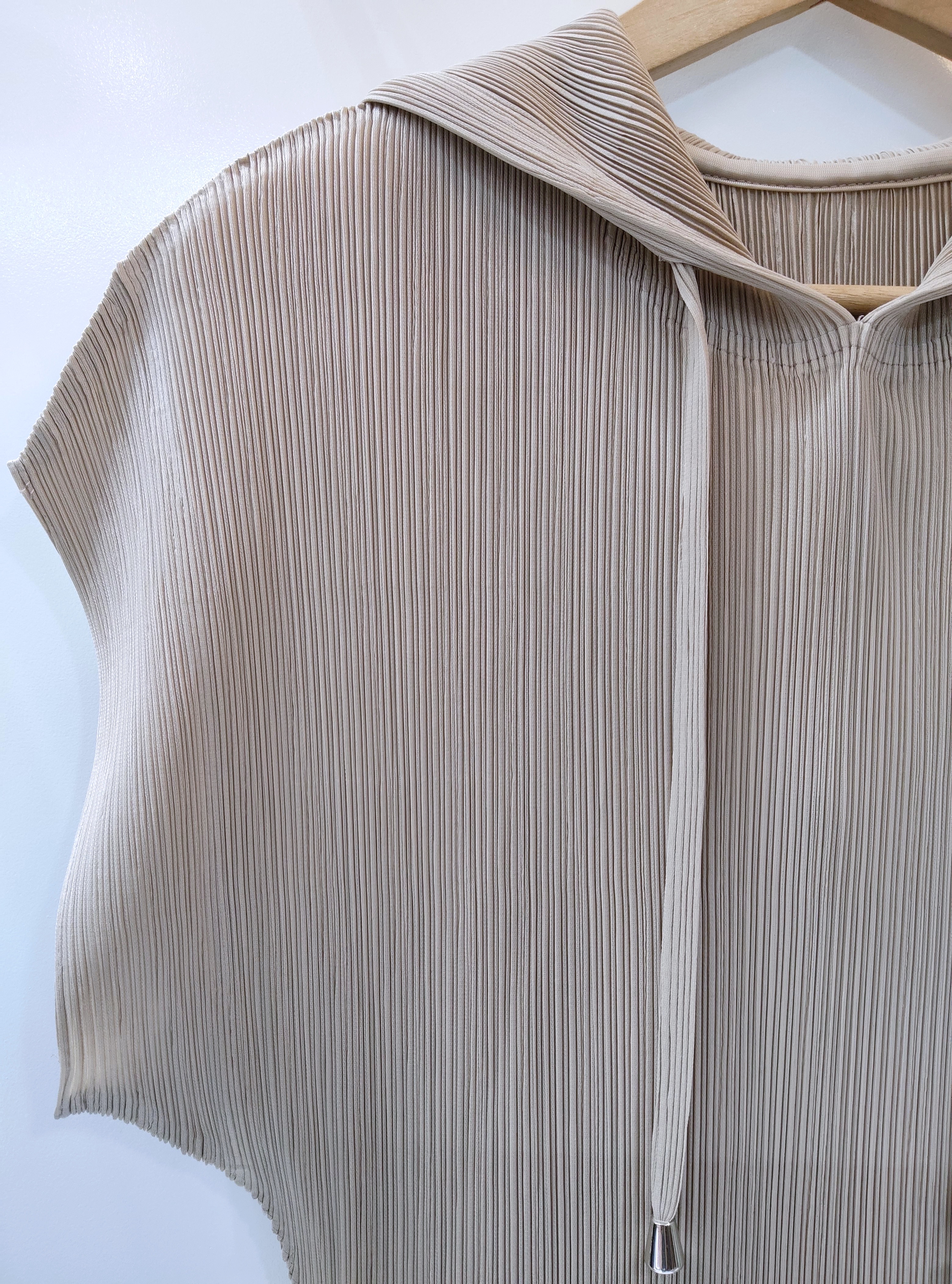 2MUAY รุ่น GJO10546 เสื้ออัดพลีท SHORT SLEEVE PLEATED HOODED PLEATED TOP 10 สี FREE SIZE