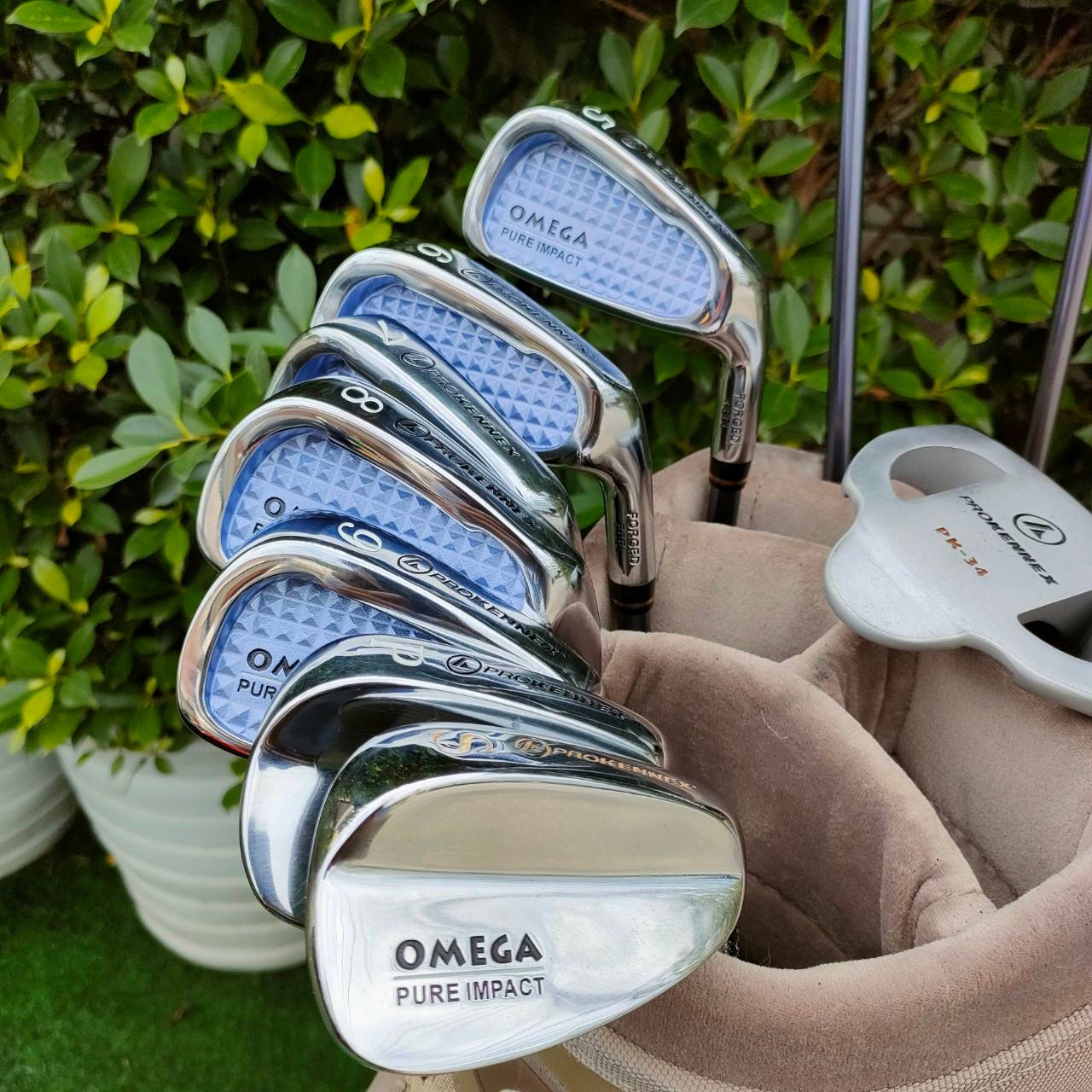 **ไม้กอล์ฟครบชุดสำหรับผู้หญิง** PROKENNEX OMEGA สภาพสวยเลยครับเดิมๆ หัวไม้ได้ถึง 4 หัว ใช้ได้ครบ ทุกระยะของผู้หญิงควรมี