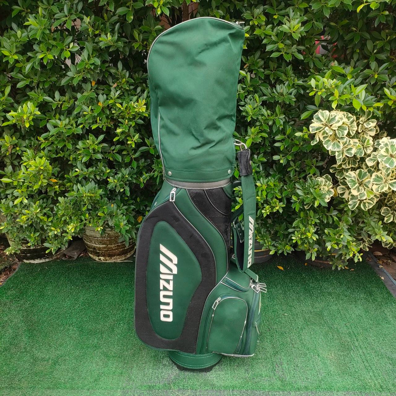 **ไม้กอล์ฟสำหรับผู้หญิง** FULLSET MIZUNO LADY MADE IN JAPAN ทั้งชุดประกอบด้วย ชุดหัวไม้มี Driver หัวไม้ 4 และ 5 ชุดผู้หญิง ถ้าตีด้วยหัวไม้ 4 องศาจะเปิดกว่า ตีง่ายกว่า 3 ถือว่าครบครันดีมากครับ ไม้กอล์ฟมือสอง ของแท้ BY NakaraLuxurious