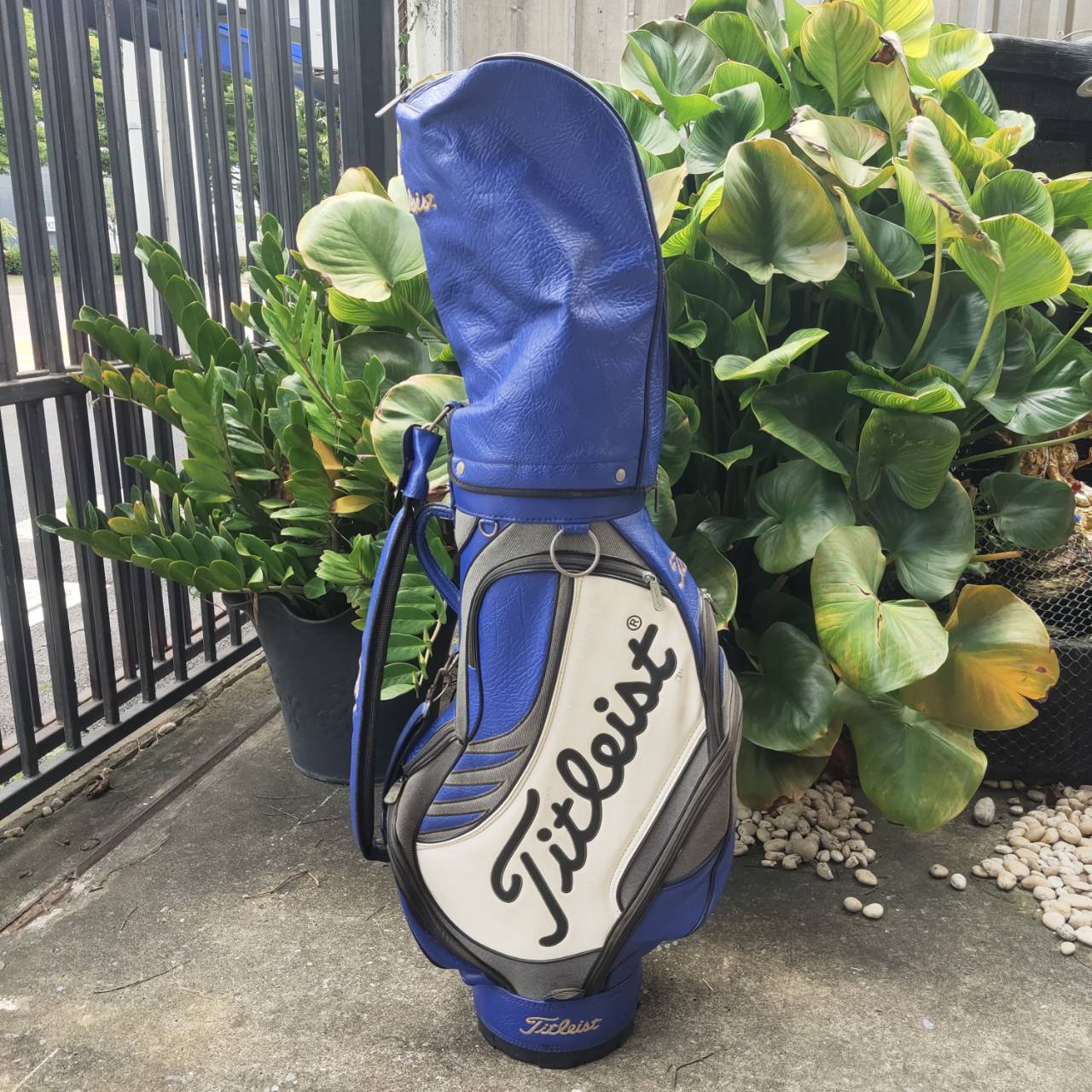 ถุงกอล์ฟ Titleist ถุง TOUR ใบใหญ่ มือสอง สภาพสมบูรณ์ เดิมๆเลยค่ะ