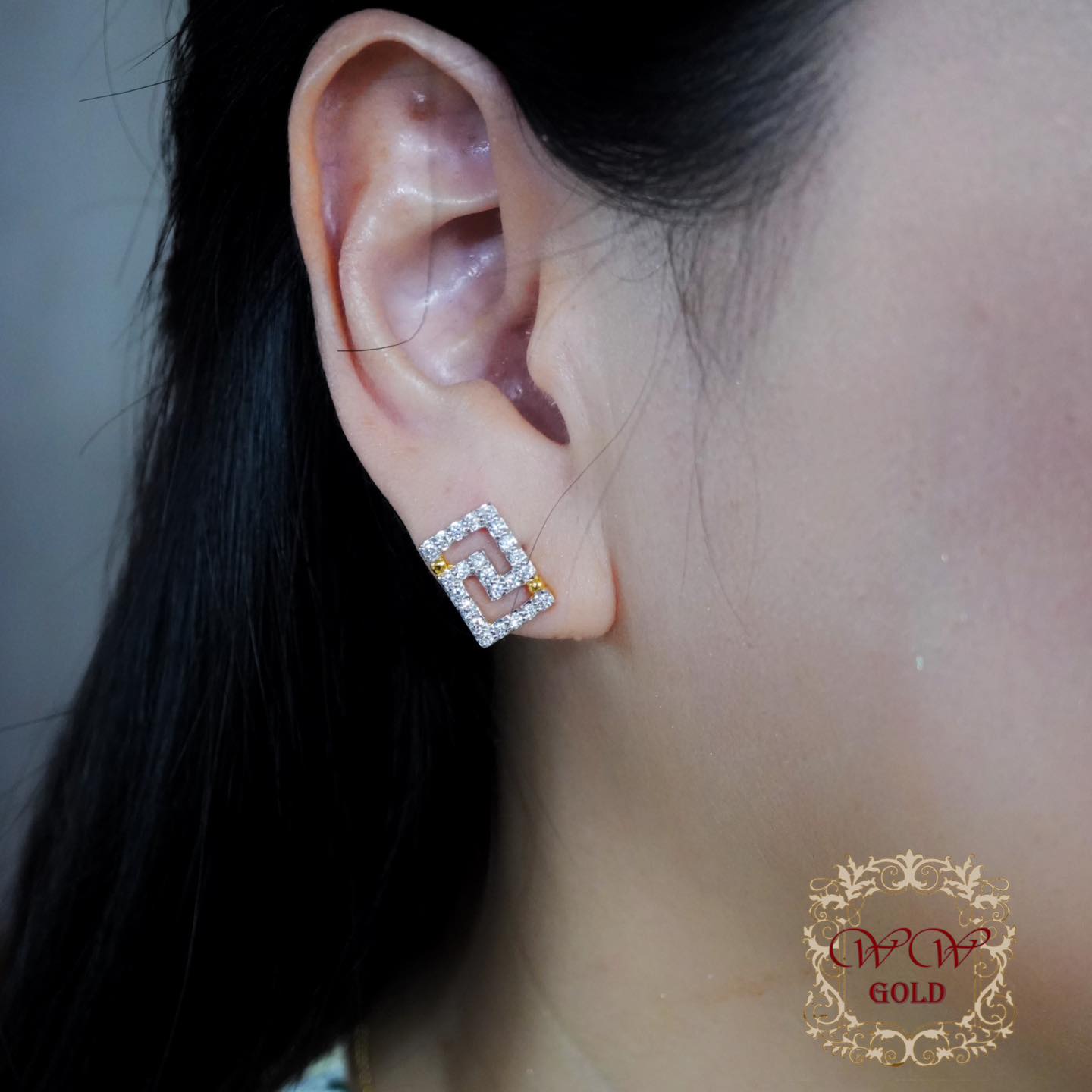 ต่างหูสี่เหลี่ยม ราคา 36,xxx.-