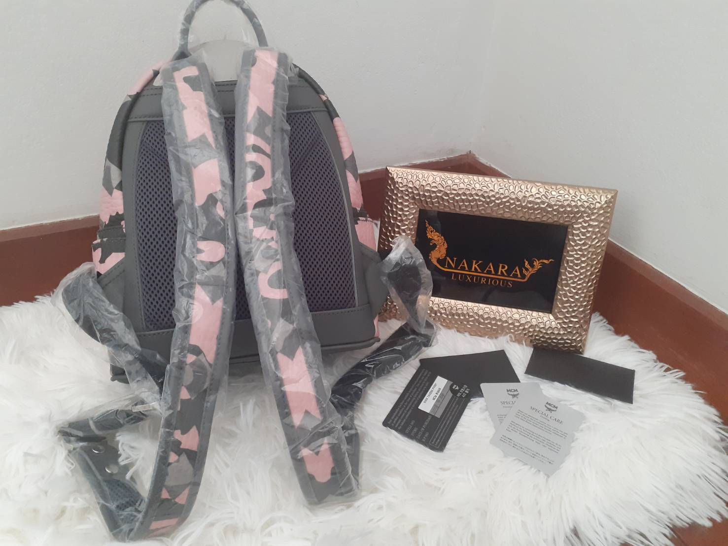 NAKARA LUXURIOUS ของใหม่ กระเป๋าเป้ MCM ของแท้ ลายทหาร สีชมพู รุ่นลิมิเต็ด Size Mini มีการ์ด