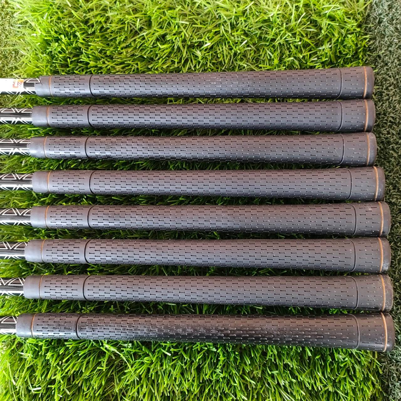 ชุดเหล็ก KASCO POWER TORNADO DF-III มีเหล็ก 5-9 PW AW SW ได้ทั้งหมด 8 ชิ้น ก้าน KASCO POWER TORNADO DF-III FLEX R เป็นชุดเหล็กหน้าเด้ง หน้า MARAGING ตีไกลสุด ตีไกลกว่าเหล็กปกติมากๆครับ