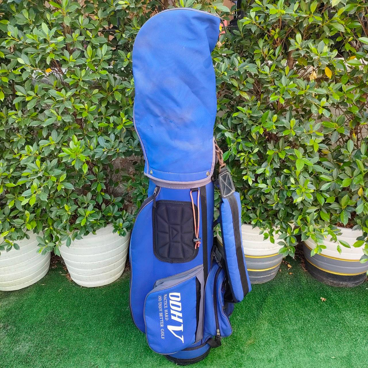 ถุงกอล์ฟ DUNLOP DDH V มือสอง ** ถุงกอล์ฟ มีตำหนิ คอพเวอร์ ขาด มีรูปให้ชมท้ายสุดค่ะ **