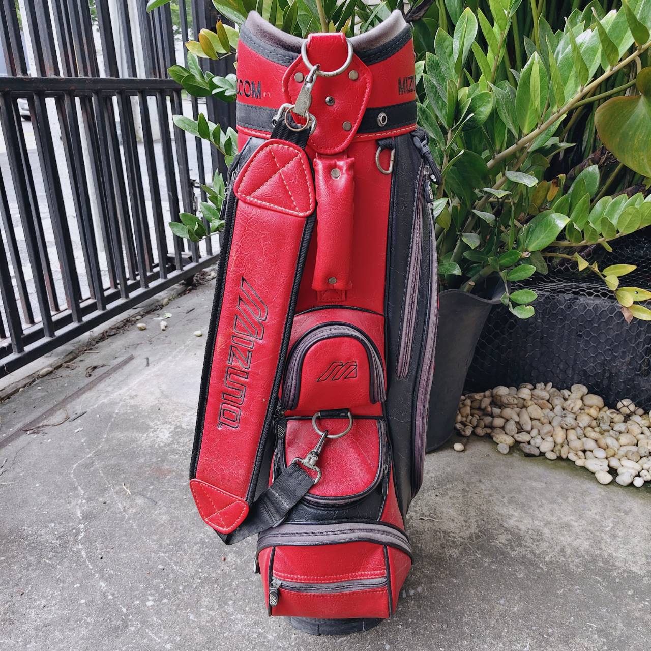 ถุงกอล์ฟ MIZUNO สีแดงหนังแท้ 🇯🇵 มือสองนำเข้าจากญี่ปุ่น สไตล์สปอร์ตหรู ดูโดดเด่นทุกมุมสนาม