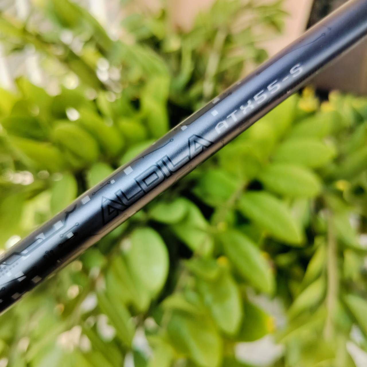 ก้านสำหรับใส่ Driver ATX 55-S ALDILA TOUR BLUE มือสอง สภาพสวยมากเดิมๆ วัสดุสุดพรีเมี่ยม Micro Laminate มีความบางแต่แข็งแรง ควบคุมทิศทางได้ดีมาก เร่งสปีดได้ดีมาก ไม้กอล์ฟพรีเมี่ยมมือสอง ของแท้ By NakaraLuxurious
