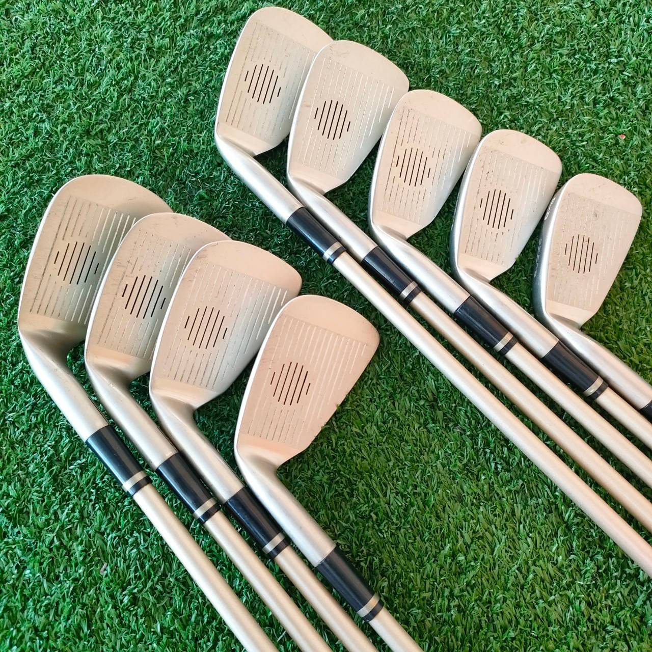 ** ไม้กอล์ฟสำหรับผู้หญิง ** ชุดเหล็ก KING COBRA OVERSIZE มีเหล็ก 3-9 เเละ PW SW ก้าน COBRA FLEX LADY ชุด COBRA เป็นชุดที่ตีง่ายมาก ไม้กอล์ฟมือสอง ของแท้ BY NakaraLuxurious