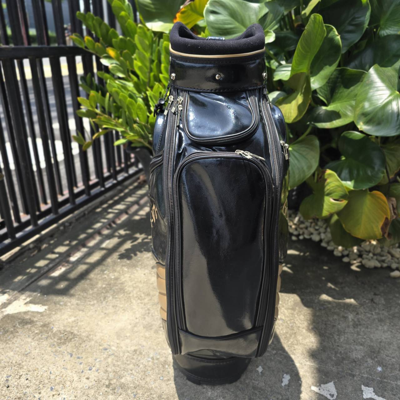ถุงกอล์ฟ GOLDEN PRIX -V7- ถุง TOUR ใบใหญ่ หนังแก้วอย่างดี เป็นถุงระดับพรีเมี่ยมของญี่ปุ่น ของแท้ มือสอง สภาพสวยเดิมค่ะ ของใหม่ 1 หมื่น 6 พันบาท!!!