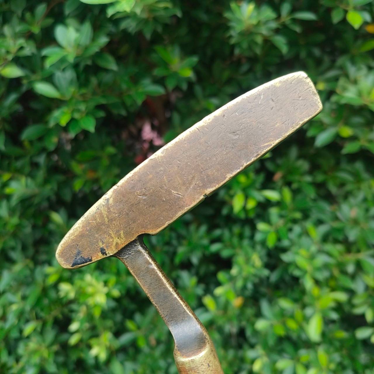 PUTTER TRIDENT 400 ความยาว 34 นิ้ว กริพ WINN เเบบใหญ่ เฉพาะคลิปอย่างเดียวซื้อมาราคา 1,500 บาท สุดยอดวัสดุทองเหลืองระดับพรีเมี่ยม!! สุดยอดคุณภาพสุดคุ้มกว่านี้ไม่มีอีกแล้ว!! ไม้กอล์ฟมือสอง ของแท้ BY NakaraLuxurious