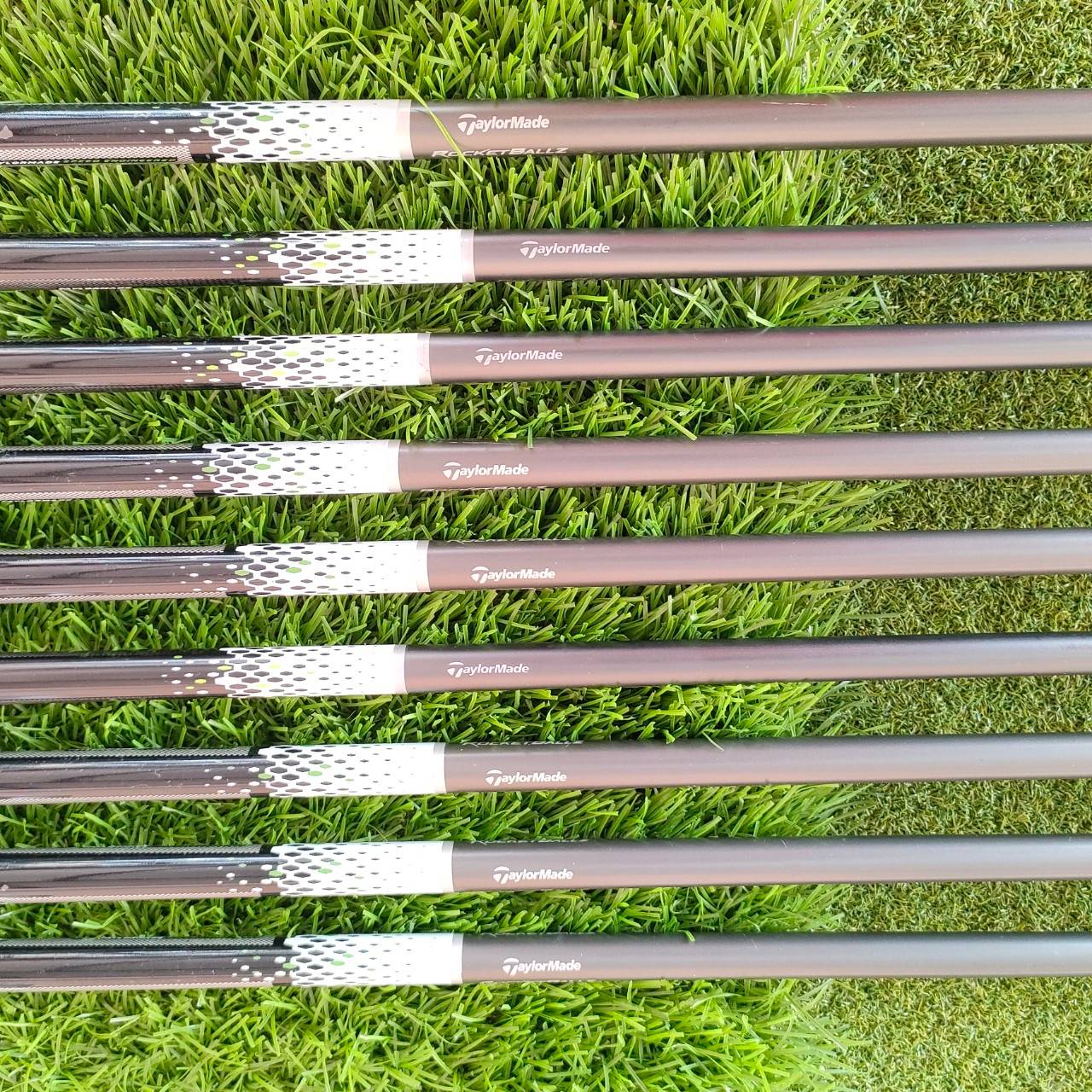 ชุดเหล็ก TAYLORMADE RBZ มีเหล็ก 4- 9 PW AW SW ชุด 9 ชิ้น ก้าน TAYLORMADE RBZ FLEX R เหล็กตีง่ายตีไกลและตีมันส์มาก