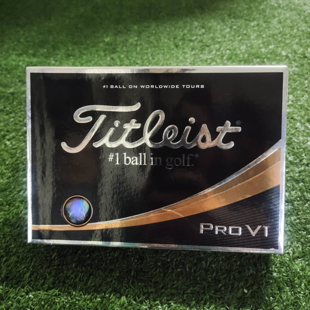 ลูกกอล์ฟ Titleist PRO V1 (ล้างสต๊อค) ลูกกอล์ฟทัวร์เกรดที่นักกอล์ฟทั่วโลกไว้วางใจ!