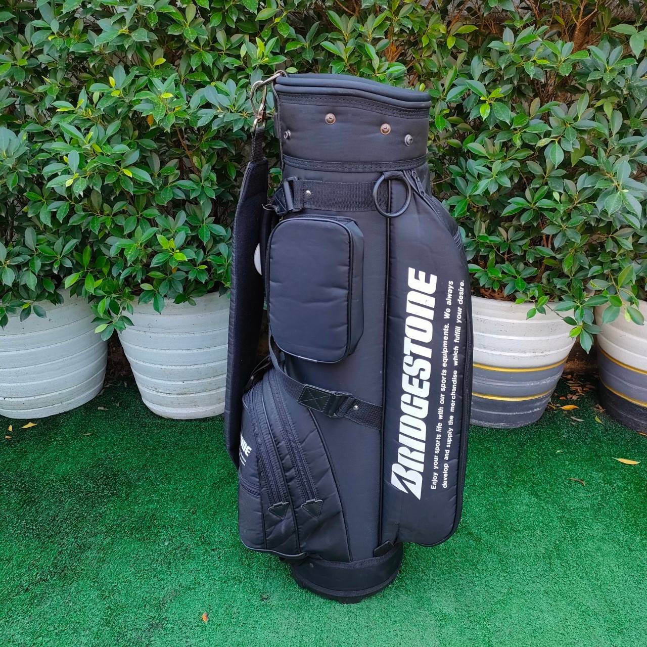 ถุงกอล์ฟ BRIDGESTONE มือสอง **ถุงกอล์ฟมีตำหนิ เเป๊กหลุด 1จุด มีรูปอยู่ที่รูปสุดท้ายค่ะ ** สภาพนอกนั้นใช้งานได้ปกติ ถุงสวยเลยค่ะ