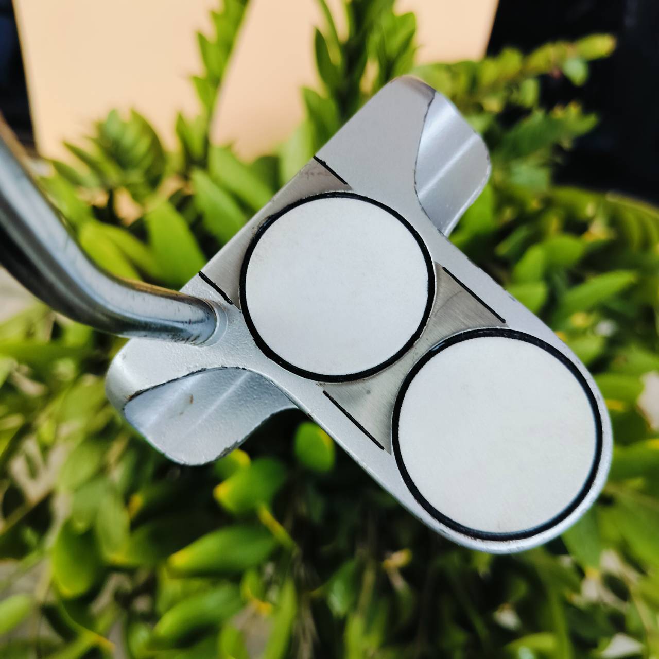 PUTTER ODYSSEY 2-BALL BLADE เป็นรุ่น WHITE STEEL อินเซิร์ทมี MILLED ช่วยในเรื่องการเกาะไลน์มาก และคงความนุ่ม ความยาว 34 นิ้ว ไม้กอล์ฟพรีเมี่ยมมือสอง ของแท้ By NakaraLuxurious