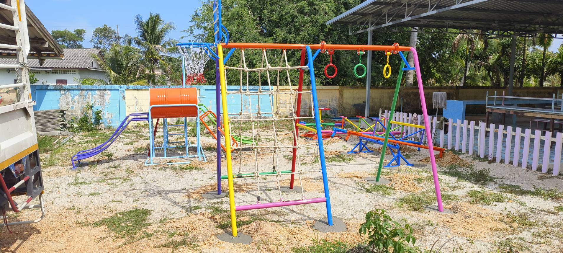 เครื่องเล่นสนามเหล็ก ชุดรวมF ปีนป่ายเชือกถักบาร์โหนแป้นบาส OutdoorPlayground, เครื่องเล่นสนามกลางแจ้ง ราคาโรงงาน สินค้า สั่งผลิต 10-20 วัน ขนาด150 x 200 x 180 ซม.