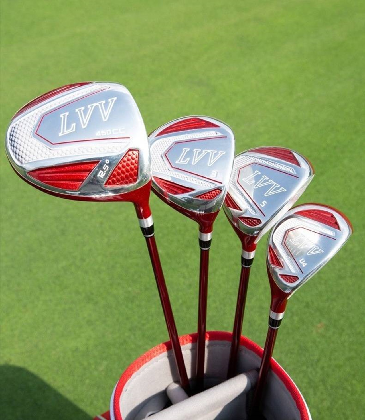 ไม้กอล์ฟผู้หญิงครบชุด สุดเท่ห์!!! 🏌️ พร้อมออกรอบได้เลยครับ . ไม้กอล์ฟคุณภาพจากแบรนด์ PGM รุ่น LVV ครบชุดพร้อมถุงกอล์ฟ