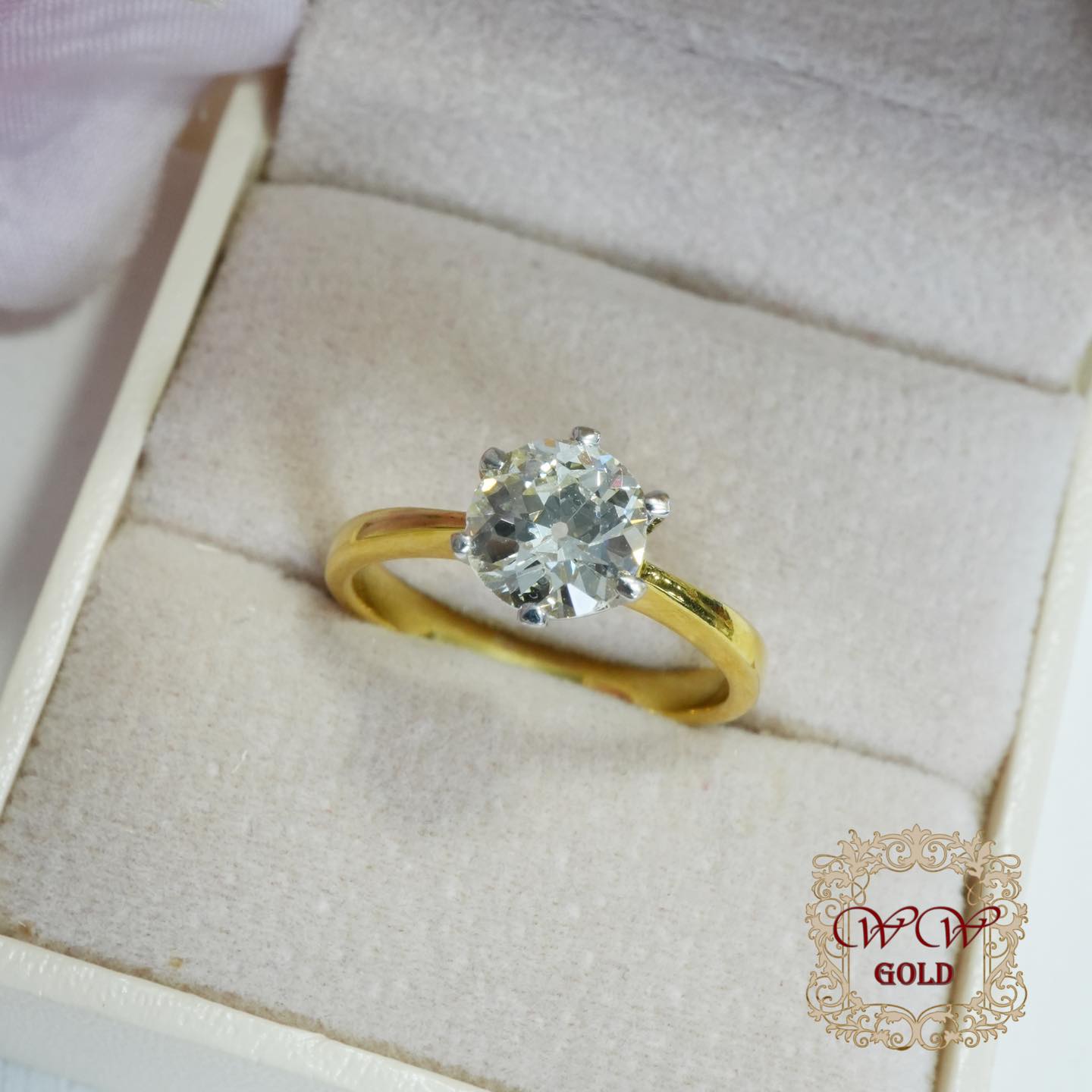 เพชรเม็ดเดี่ยว 1.35 กะรัต ^^