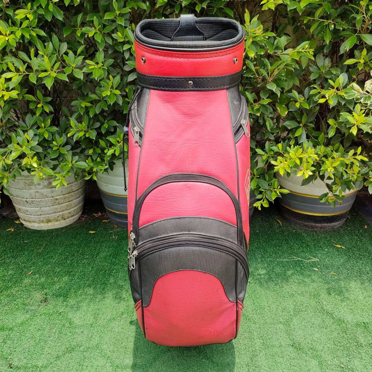 ถุงกอล์ฟ GREAT มือสอง ใช้งานได้ดี ซิปดีครับ สายสะพายมีสีซีดนิดหน่อยครับ