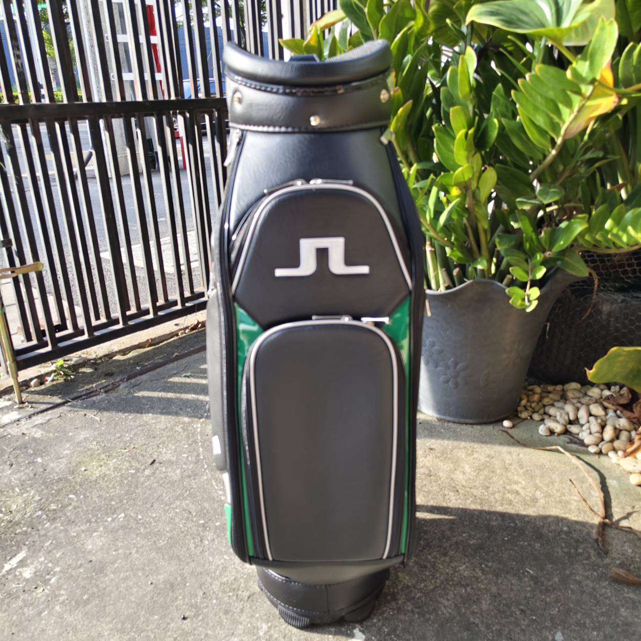 ถุงกอล์ฟ J.LINDEBERG – เท่ พรีเมี่ยม สไตล์สวีเดน! สายแฟสายกอล์ฟต้องมี!