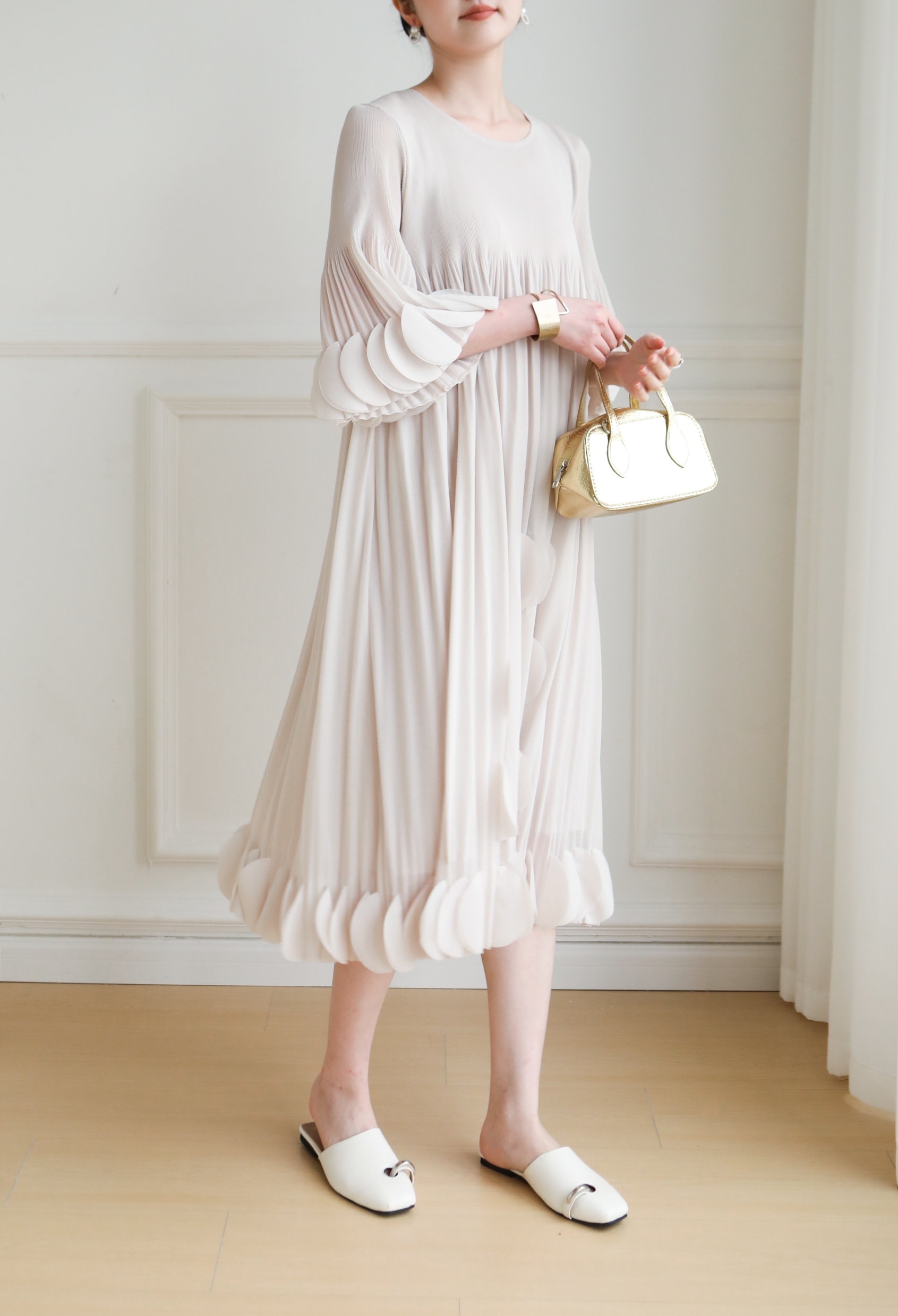 2MUAY รุ่น GJO9015 เดรสพลีทคุณภาพ FLARE SLEEVE PLEATED DRESS 4 สี FREE SIZE