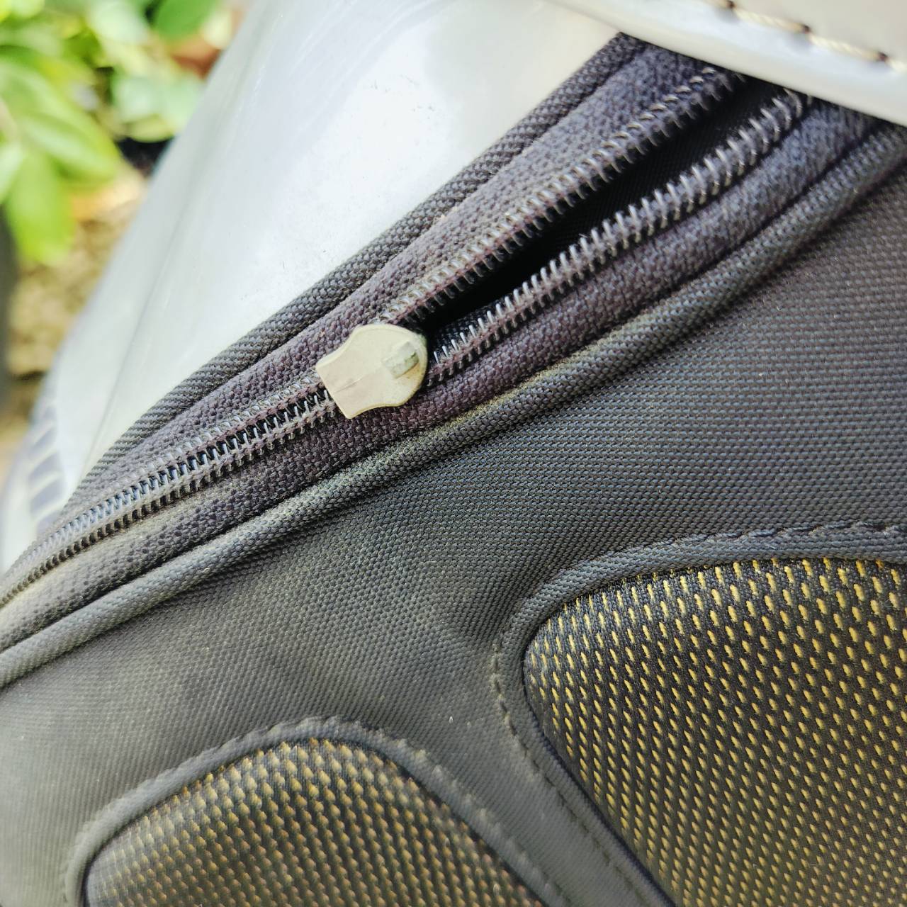 ถุงกอล์ฟ BRIDGESTONE ของแท้ มือสอง สภาพสวยเดิมๆ มีหัวซิปหลุด 1 จุด แต่ใช้ได้ปกติ ขนาดกำลังดี ลดราคาพิเศษค่ะ!!!