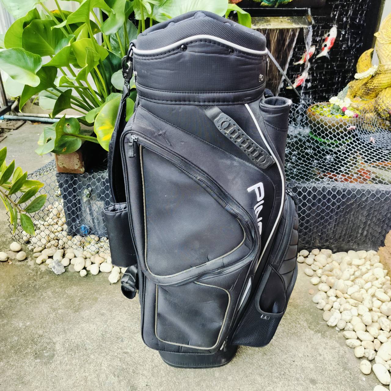 PING Discover Cart Bag มือสอง รุ่นยอดนิยม ช่องใส่แบบ 14 ช่อง มีช่องใส่อุปกรณ์ได้หลากหลาย ของแท้ ไม้กอล์ฟพรีเมี่ยมมือสอง ของแท้ By NakaraLuxurious