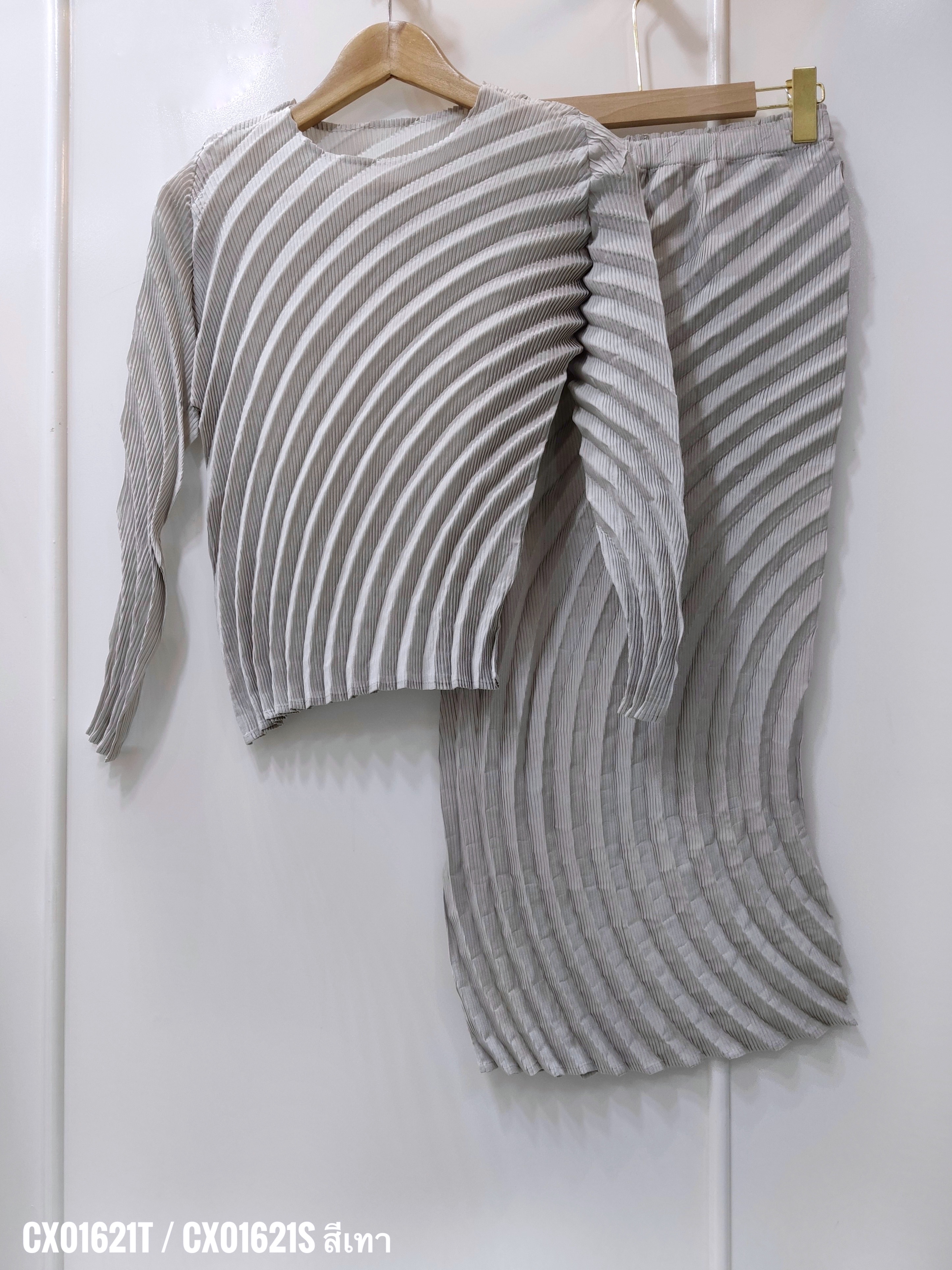 ปรับราคาลง20%!! 2MUAY รุ่น CX01621T / CX01621S เซ็ตพลีทคุณภาพ CIRCLE PLEATED SET 4 สี FREE SIZE