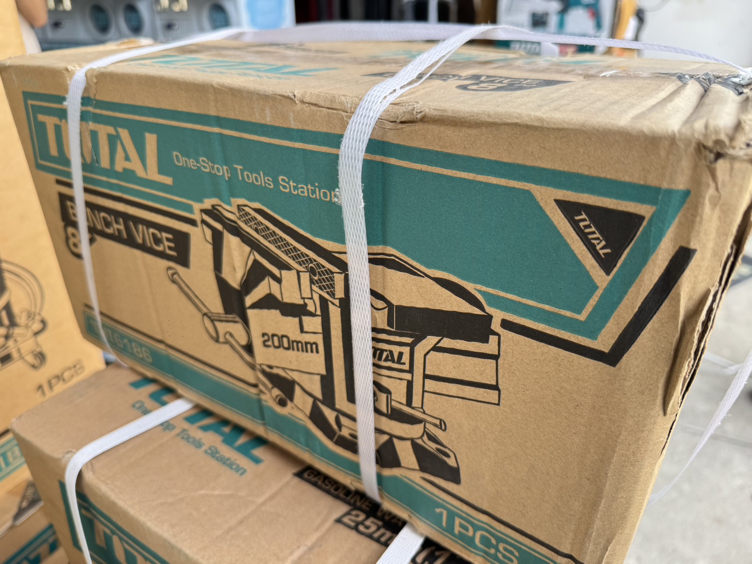 Total ปากกาจับเหล็กมีแท่น 8" รุ่น THT6186