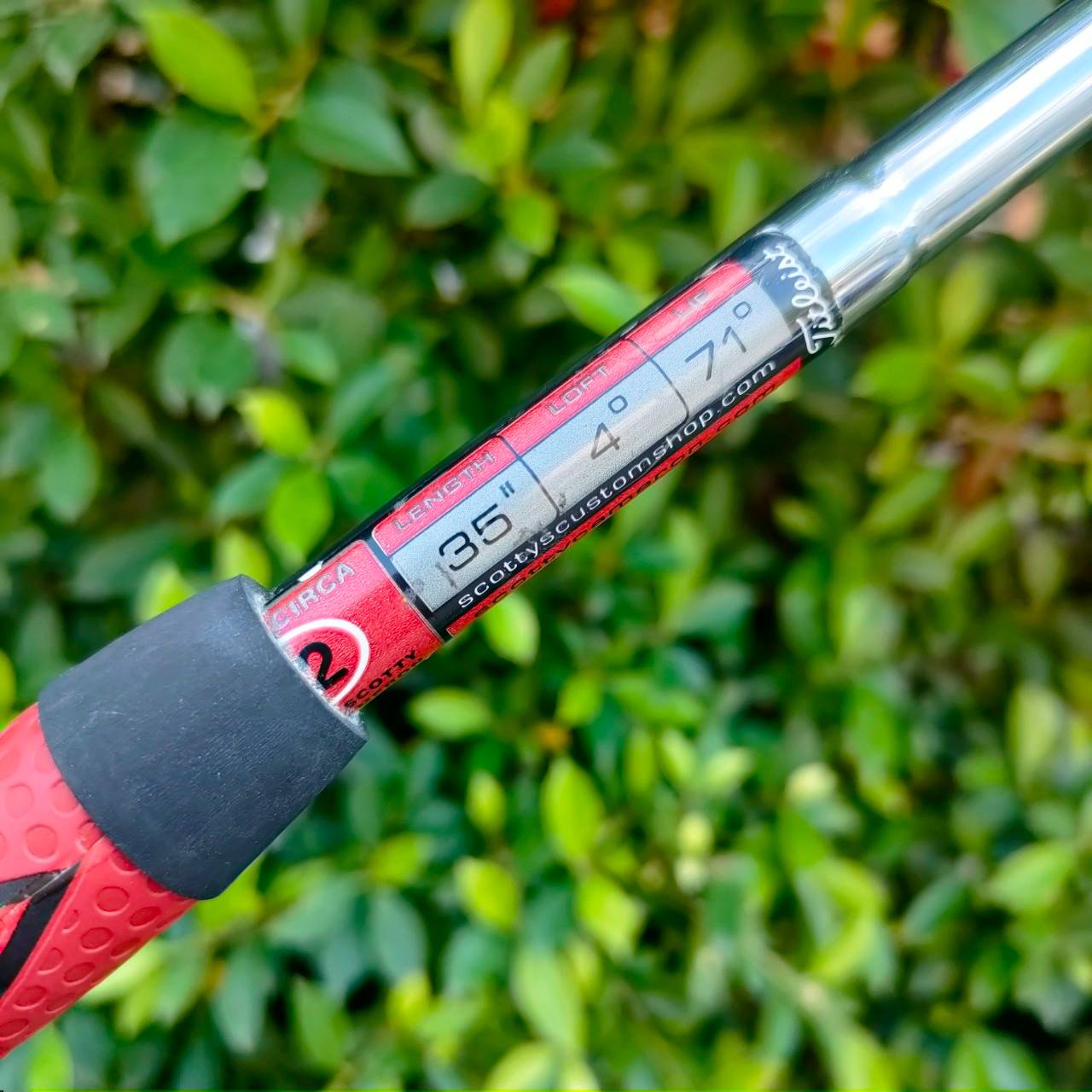 PUTTER SCOTTY CAMERON CIRCA 62 MODEL NO.2 ความยาว 35 นิ้ว งานแฮนด์เมด ในขณะที่ยังคงรักษาสไตล์ที่เหนือกาลเวลาของพัตเตอร์สีแบบคลาสสิก ไม้กอล์ฟมือสอง ของแท้ BY NakaraLuxurious