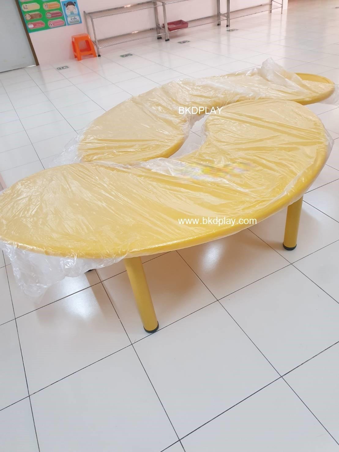 โต๊ะทรงถั่ว โต๊ะเสี้ยวเสี้ยว โต๊ะเรียนพลาสติก เด็กอนุบาล ขาเหล็ก ราคาโรงงาน พร้อมส่ง คิดค่าส่งตามจริงKF-0051